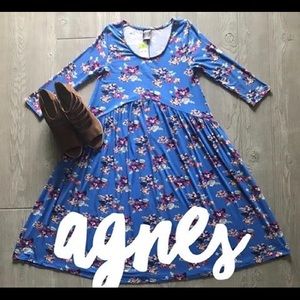 EUC Agnes& Dora Oakley M happy blue floral